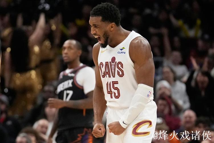 米切尔34分布克32分 骑士六人得分上双终结太阳四连胜